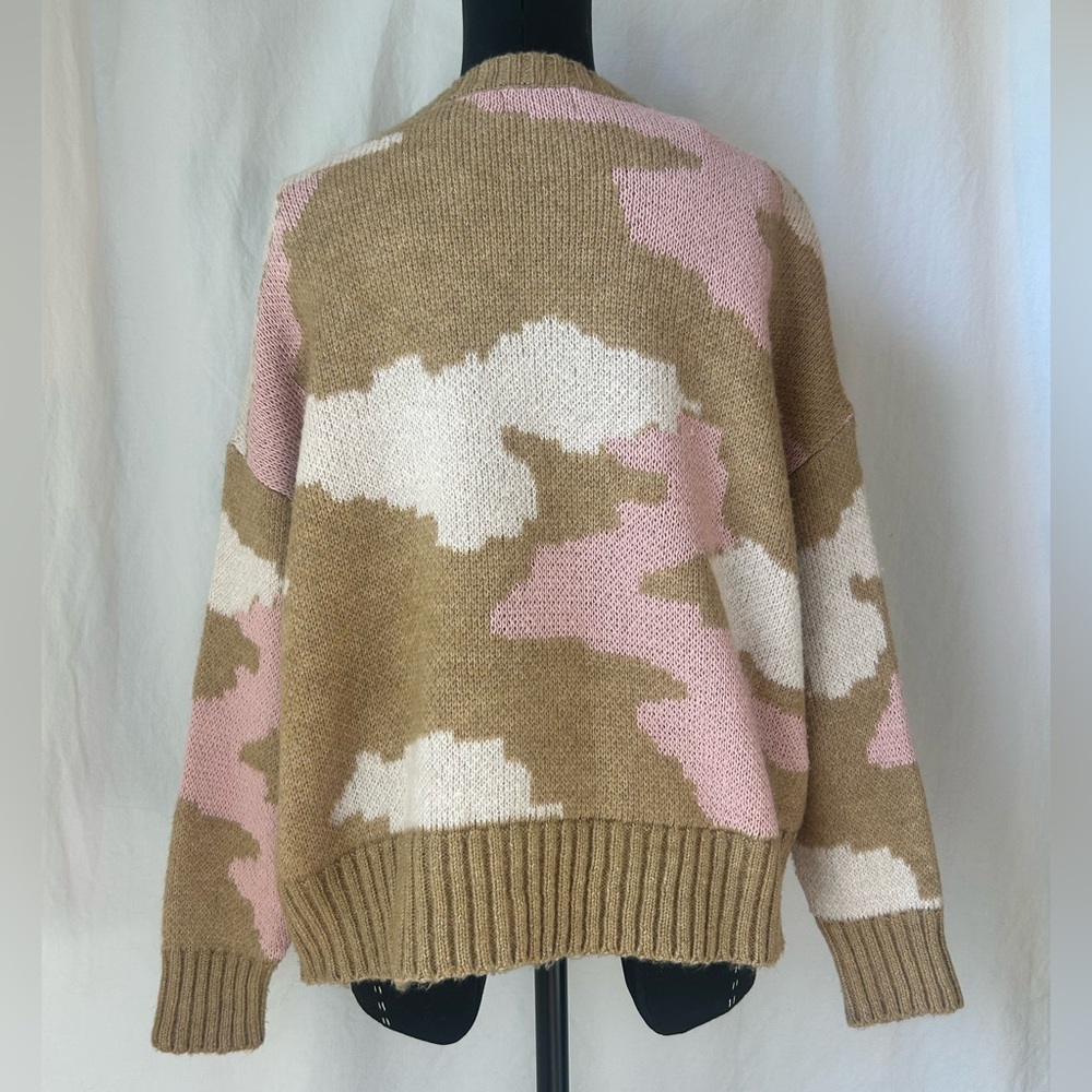 Pink & Tan Camo Crewneck Knit Sweater Size Medium - Picture 4 of 7